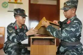 耳边再响起驼铃声，老兵们为中队留下一份份珍贵的离别“礼物”······图片