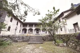 兴山五指山腰藏着一栋百年洋房图片