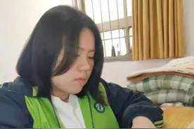 她鼓起勇气说了5个“帮我”，后续来了图片