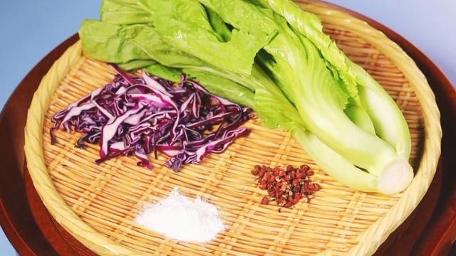 西兰花和白菜花、紫甘蓝和卷心菜、韭黄和韭菜…这些长得像的蔬菜，营养大不同