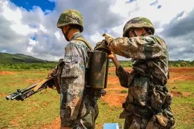 南疆光影 | 高清大图带你了解喷火兵的训练日常图片