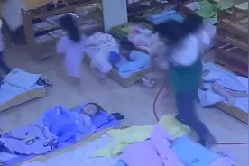 四川泸定地震|幼儿园上演教科书式处置：3名幼师抱起午睡学生们有序撤离视频封面