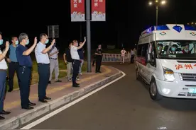 泸定6.8级地震 四川（川南）紧急医学救援队首批30名队员星夜驰援图片