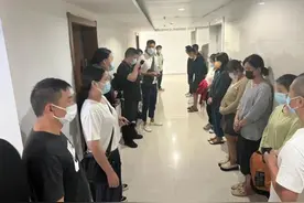 高档写字楼内18名年轻员工突然被抓！老板才26岁图片