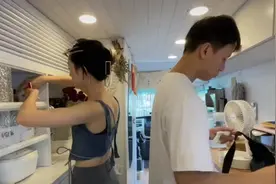 深圳90后房车情侣：省下了租金，但夏季每天要充电，排泄、做饭都不便，还是希望住进大房子图片