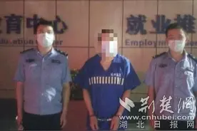 一男子多次顺走外卖后以为安然无事 没吃到外卖的学生气愤到派出所报了警图片