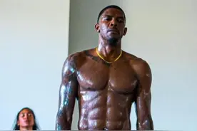 乔-约翰逊的魔鬼身材图片