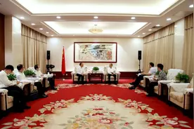 万鄂湘会见中共上海市委统战部部长陈通一行图片