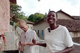 生活在中国：乌干达女孩嫁入中国农村，如今拥有千万“粉丝”视频封面