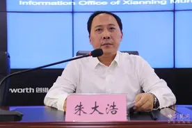 咸宁高中开展“师德师风建设年”活动，严禁教师抹牌赌博、有偿补课、师生恋图片