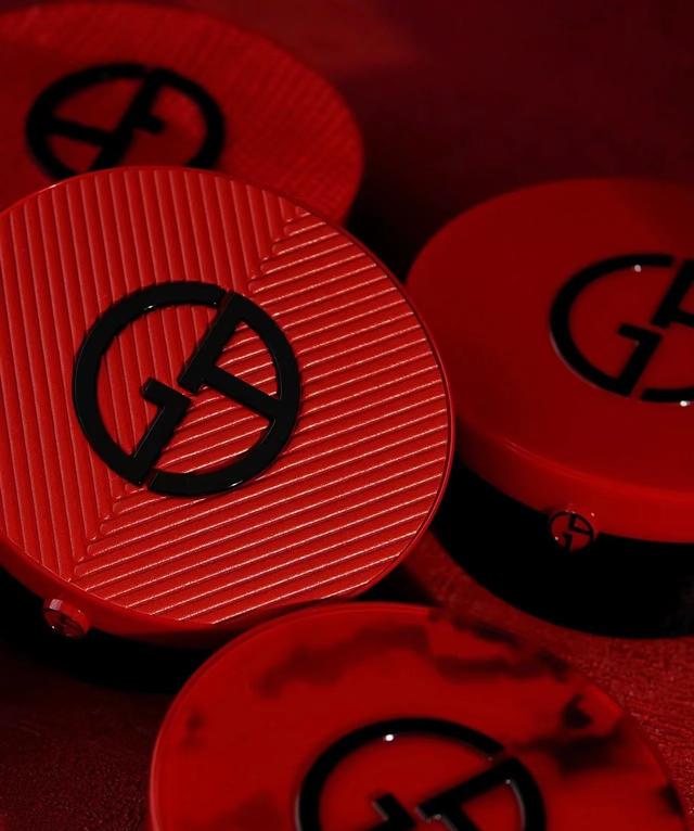 ������߶�������۱�����������ױ��Celine��ϵ�г��ּ�����ƣ�������������