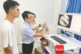 三尺讲台育桃李 海南教师照亮学子求学之路图片
