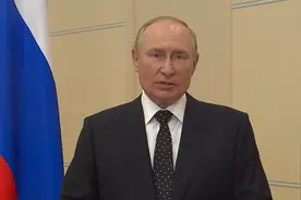 普京斥责一些国家移除苏军烈士纪念碑：这是在嘲弄历史，背叛父辈图片