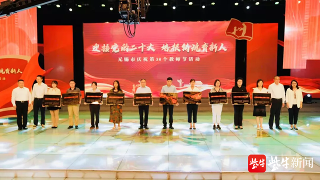 ������������ˣ������о��е�38����ʦ����ף�