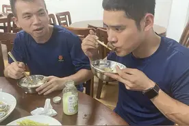 双向奔赴的温暖！北仑阿姨中秋节烧两大锅菜送给消防员图片