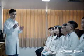 即是医生也是老师，门诊、病房、手术室是课堂图片