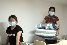 “别人家的宿舍”，湖南这所高校连续25年为新生铺床图片