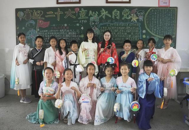 С����գ������������ƣ���ʻ��˫��