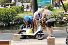 记者帮反馈｜杭州三坝地铁站旁“咬人”石墩已全部拆除，后续将开展隔离墩专项整治图片