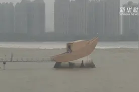 钱塘潮涌自天来 杭州萧山美女坝现“回头潮”壮观景象图片