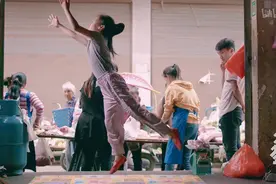 猪肉铺里跳芭蕾的云南女孩上央视啦图片