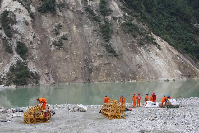 助力灾后重建 直升机46分钟完成30人5天物资转运任务