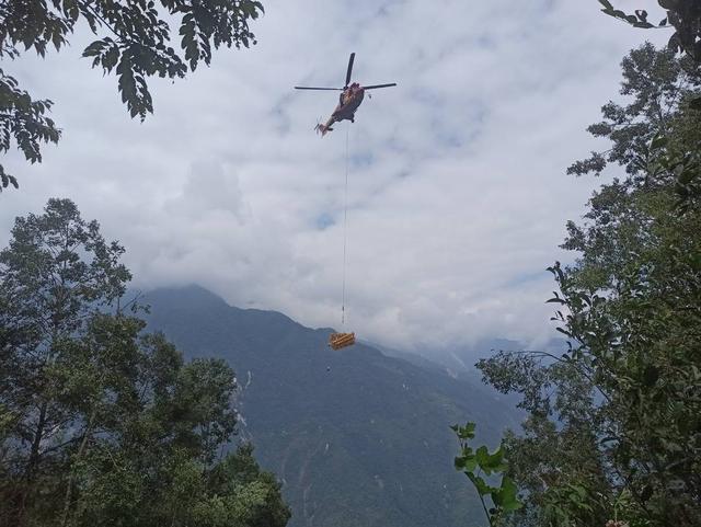 助力灾后重建 直升机46分钟完成30人5天物资转运任务