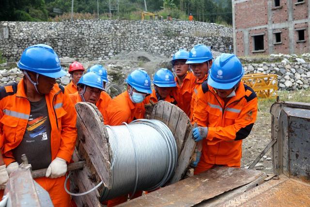 助力灾后重建 直升机46分钟完成30人5天物资转运任务