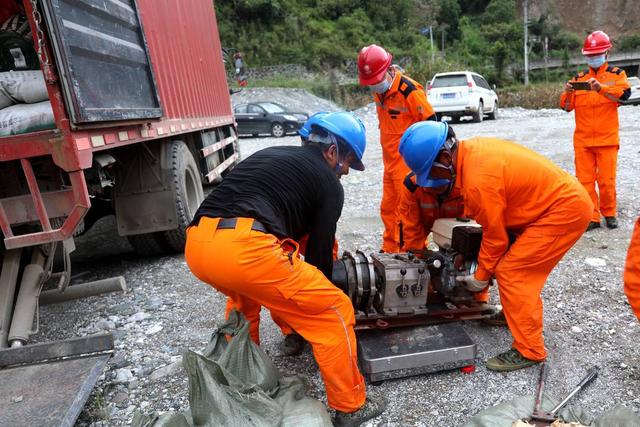 助力灾后重建 直升机46分钟完成30人5天物资转运任务