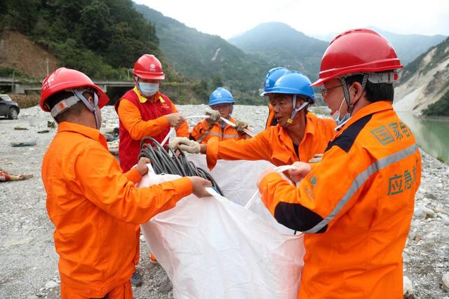 助力灾后重建 直升机46分钟完成30人5天物资转运任务