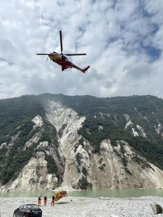助力灾后重建 直升机46分钟完成30人5天物资转运任务