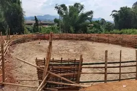 治安打击整治“百日行动”：芒市警方拆除一处涉赌斗牛场图片