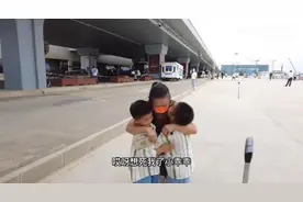 56岁自驾阿姨旅行两年首次回家，丈夫：混不下去了？图片