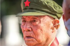 在韩志愿军烈士遗骸归国，他总在迎接的队伍中：“兄弟们回来了，我要去接他们”图片