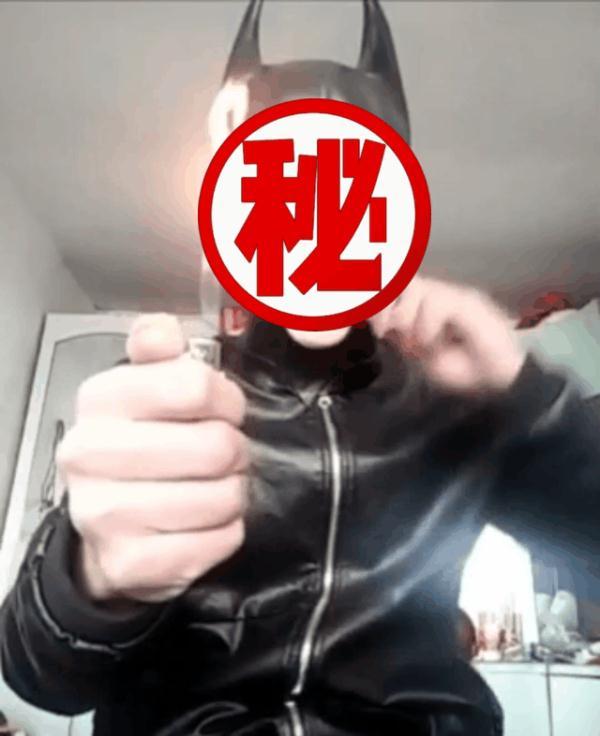 为博眼球咬爆打火机？快停手