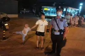 做核酸时妈妈不见了，4岁男孩淡定找警察求助图片