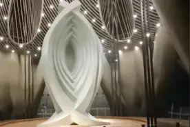 上海中心“镇楼神器”阻尼器开始摇摆图片
