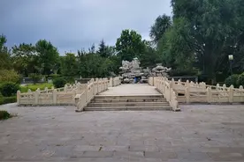 人生哪能多如意，万事只求半称心图片