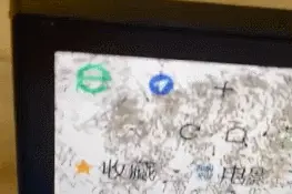 奶茶溅到电脑屏上，引来蚂蚁筑巢……网友：看完人麻了图片