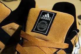 阿迪「鲨鱼面包鞋」又有新联名曝光！配色来头不小图片