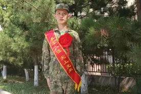 直招军士！这名毕业生放弃工作来参军，即将加入驻港部队图片