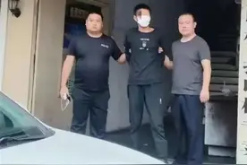小偷：来都来了，那就偷点吧！民警：偷都偷了，那就进去吧图片