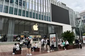 iPhone14开卖：Pro抢手，黄牛加价千元回收暗紫色Max图片
