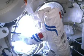 3名航天员同穿1套舱外航天服！新一代舱外服的使用寿命有多久？图片