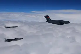 泪目！运-20歼-20飞行员空中对话公开图片