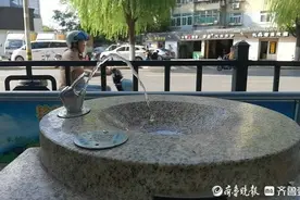 与“大桶客”斗智斗勇！济南街头泉水直饮点升级“扫码取水”图片