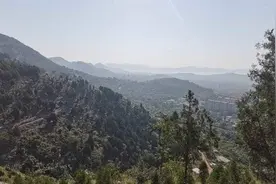 今天我走了一段艰难的山路图片