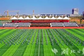 嘉鱼县官桥八组：为什么把大学办到家门口图片