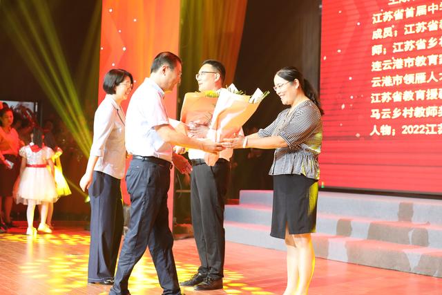 �����֣�������ף��38����ʦ�ڰ佱����