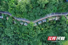 “向往的生活”丨十八洞·地球仓悬崖酒店图片
